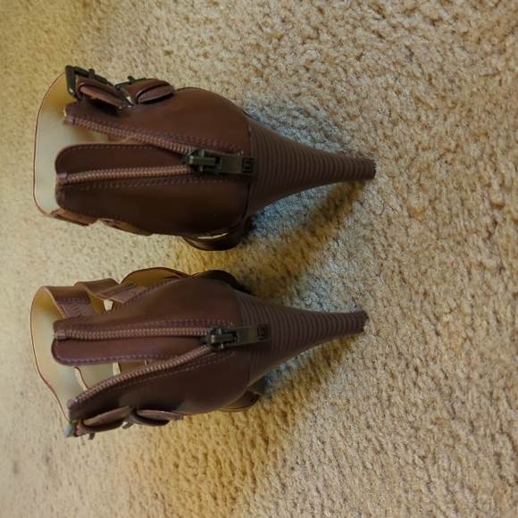 Liz Claiborne Heels - Picture 3 of 4